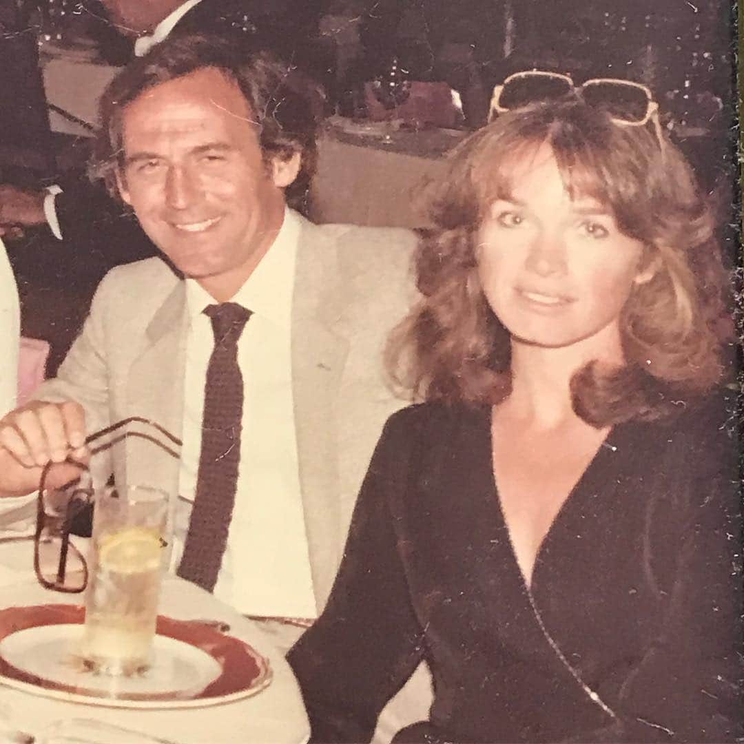 エリザベス・リーサーのインスタグラム：「John and Karen #tbt」