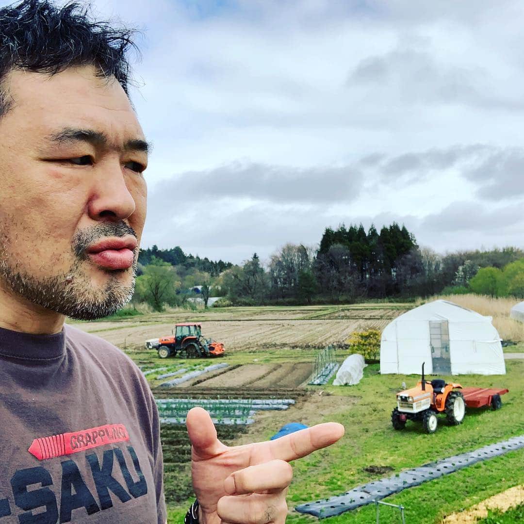 のインスタグラム：「. 【Tractor】 . ♪お〜れ〜のトラクタぁ〜🚜🎶 by桜庭旭 . #sakuraba #トラクター」