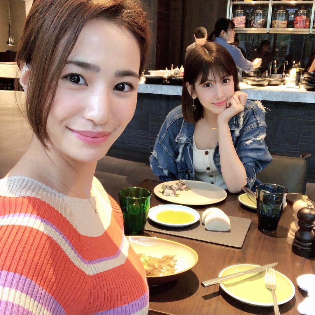 梅田えりかさんのインスタグラム写真 - (梅田えりかInstagram)「ミクとランチしてきたよっ🤤💓 . お互いのお仕事の報告だったりがほとんどだったかなっ♪充実してるね!って☺️毎回言うようだけど、ミクに会うとパワースポットのようにハッピーな気分になる🤩✨仕事もプライベートも誰よりも親身になって話聞いてくれるし、期待もしてくれてるから、もっと頑張ろー充実させよー！って毎回思わせてくれるミクにはほんと感謝です💓 . 美味しいランチも食べながら幸せな時間でしたっ🤤🍽 . ありがとね♪みく♡らぶ . #bestfriend #lunch #french #ヨガ#ヨガの先生」4月25日 21時29分 - umeeri524