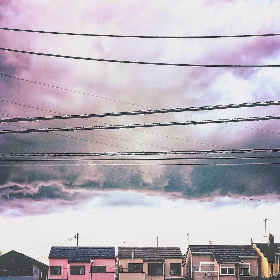 まめのインスタグラム：「When it changes. . . ゴゴゴゴ… さては、4月も終わる気だな！ . #はぁ？ . #mwjp #igersjp #instagramjapan #indies_gram #indies_minimal #hueart_life #reco_ig #shotoniphone #youmobile #wearegrryo」