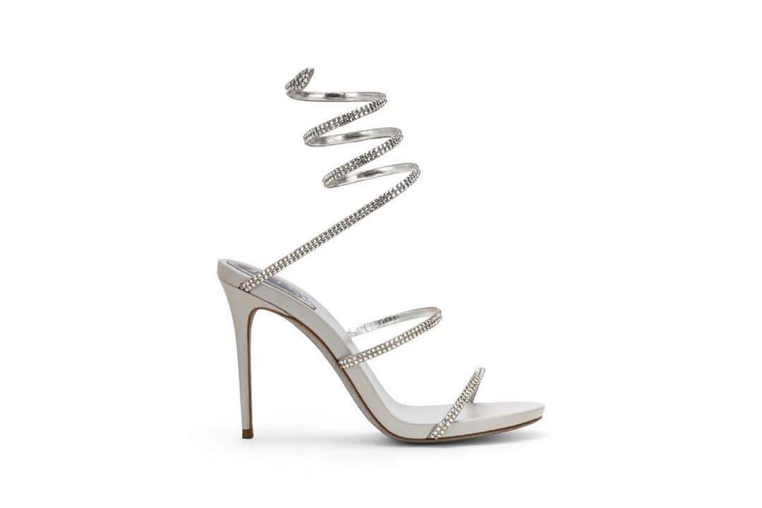 レネカオヴィラさんのインスタグラム写真 - (レネカオヴィラInstagram)「#CaovillaLOVE . The best feeling of love when being intensely hugged - #CaovillaCLEO Sandal Strass, her #Serpenti anklet symbolizes a promise, a lifetime commitment . Available in 40mm & 105mm, in #Silver , #Gold & #Blush - Swipe to view more, Int’l complimentary shipping with T&D inclusive #ReneCaovilla #Love . . . . . . #WeddingBells #WeddingShoes #BridalShoes #LoveQuotes #Wedding」4月25日 21時38分 - renecaovilla