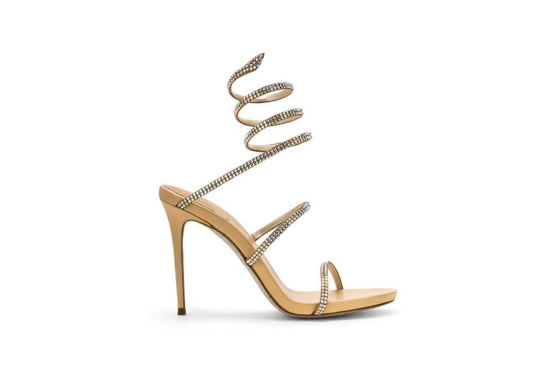 レネカオヴィラさんのインスタグラム写真 - (レネカオヴィラInstagram)「#CaovillaLOVE . The best feeling of love when being intensely hugged - #CaovillaCLEO Sandal Strass, her #Serpenti anklet symbolizes a promise, a lifetime commitment . Available in 40mm & 105mm, in #Silver , #Gold & #Blush - Swipe to view more, Int’l complimentary shipping with T&D inclusive #ReneCaovilla #Love . . . . . . #WeddingBells #WeddingShoes #BridalShoes #LoveQuotes #Wedding」4月25日 21時38分 - renecaovilla