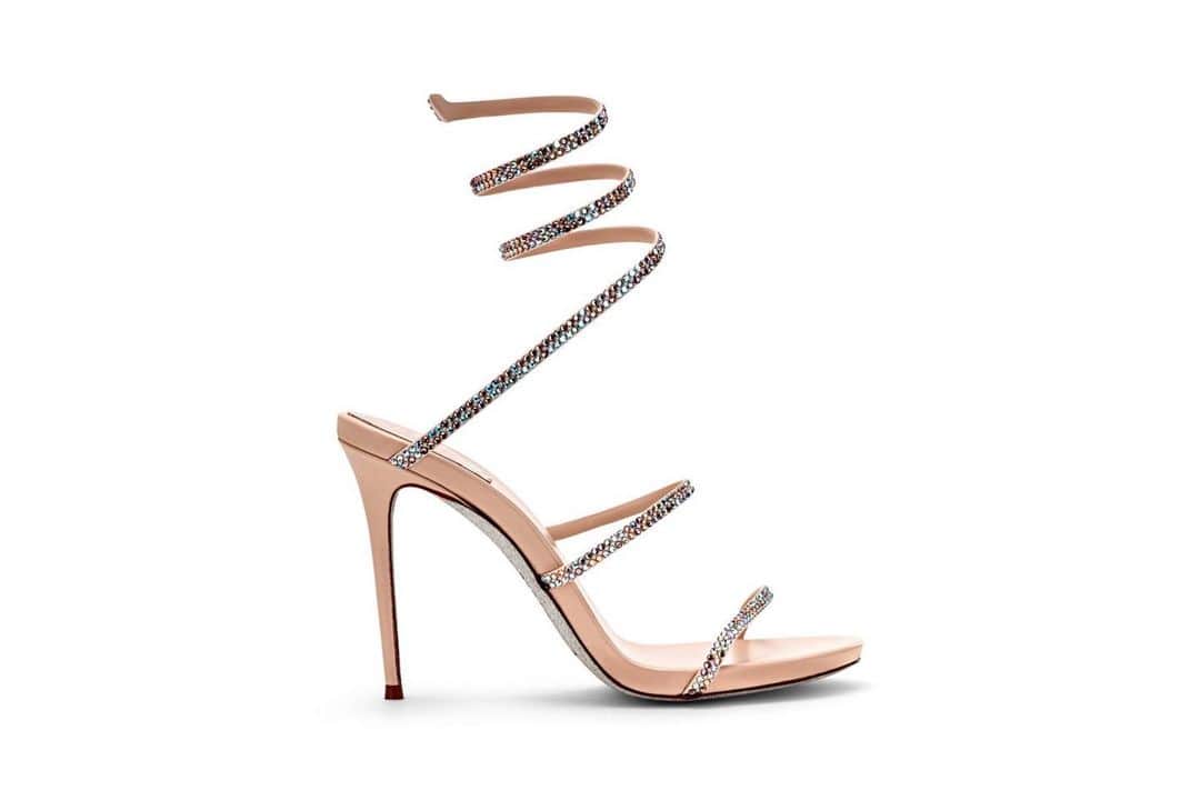 レネカオヴィラさんのインスタグラム写真 - (レネカオヴィラInstagram)「#CaovillaLOVE . The best feeling of love when being intensely hugged - #CaovillaCLEO Sandal Strass, her #Serpenti anklet symbolizes a promise, a lifetime commitment . Available in 40mm & 105mm, in #Silver , #Gold & #Blush - Swipe to view more, Int’l complimentary shipping with T&D inclusive #ReneCaovilla #Love . . . . . . #WeddingBells #WeddingShoes #BridalShoes #LoveQuotes #Wedding」4月25日 21時38分 - renecaovilla