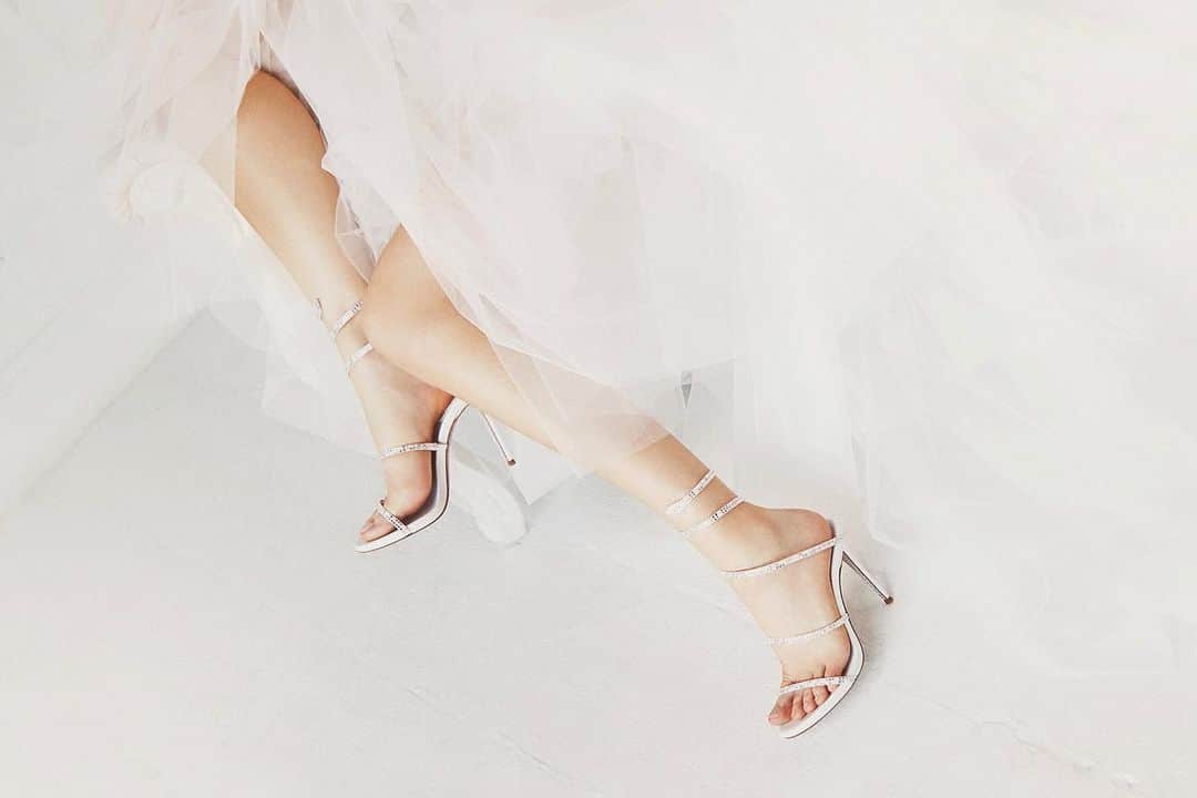 のインスタグラム：「#CaovillaLOVE . The best feeling of love when being intensely hugged - #CaovillaCLEO Sandal Strass, her #Serpenti anklet symbolizes a promise, a lifetime commitment . Available in 40mm & 105mm, in #Silver , #Gold & #Blush - Swipe to view more, Int’l complimentary shipping with T&D inclusive #ReneCaovilla #Love . . . . . . #WeddingBells #WeddingShoes #BridalShoes #LoveQuotes #Wedding」