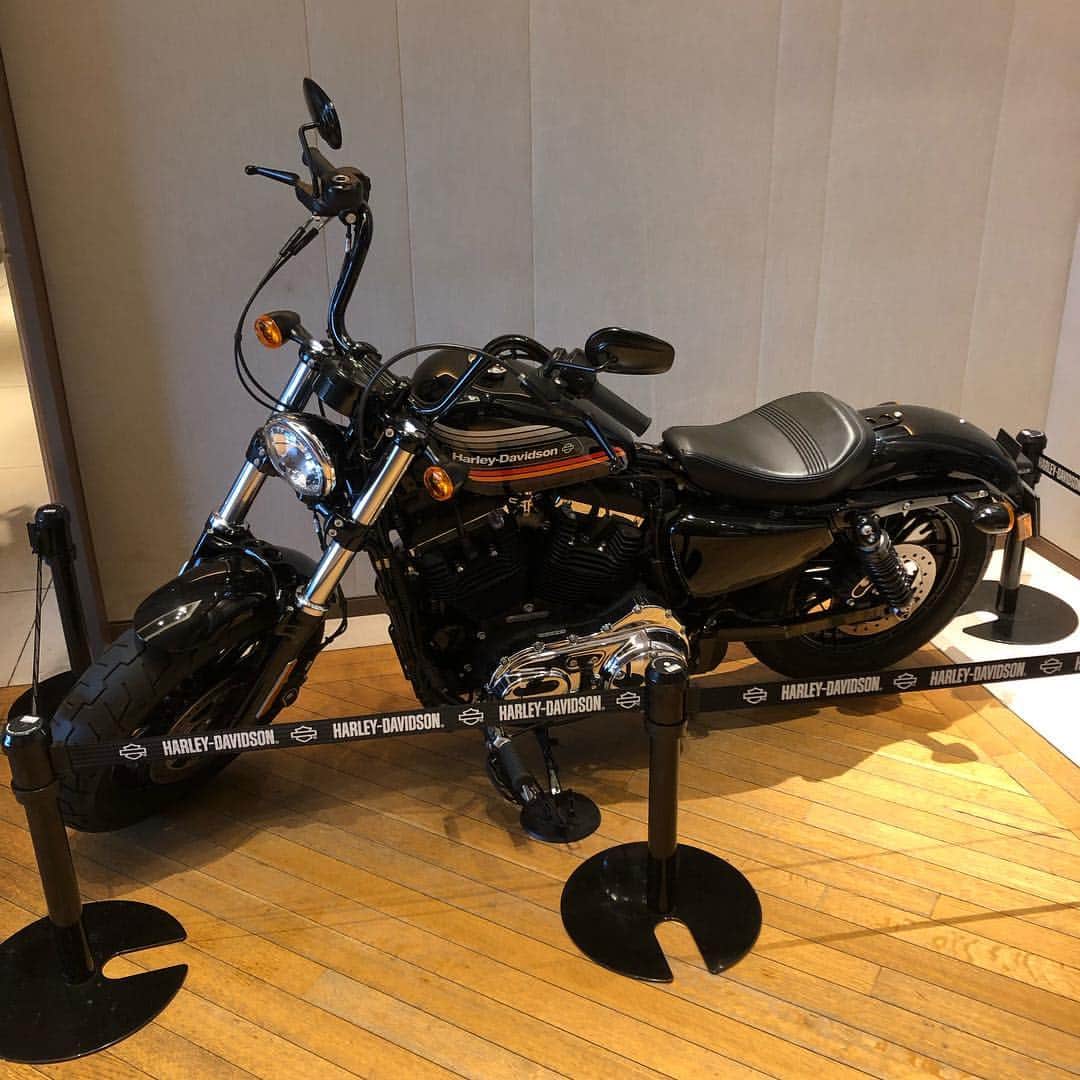 亘健太郎さんのインスタグラム写真 - (亘健太郎Instagram)「HARLEY-DAVIDSON×Grillogyに行ってきた‼︎﻿ ﻿ https://www.hiltonodaiba.jp/plans/restaurants/others/grillogy_1902﻿ ﻿ #アメカジボーイズ ﻿ #amecajiboys ﻿ #アメカジ ﻿ #アメカジ散策 ﻿ #俺だってハーレー乗り ﻿ #harleydavidson ﻿ #flstn ﻿ #ソフテイルデラックス」4月25日 21時39分 - watarikentaro