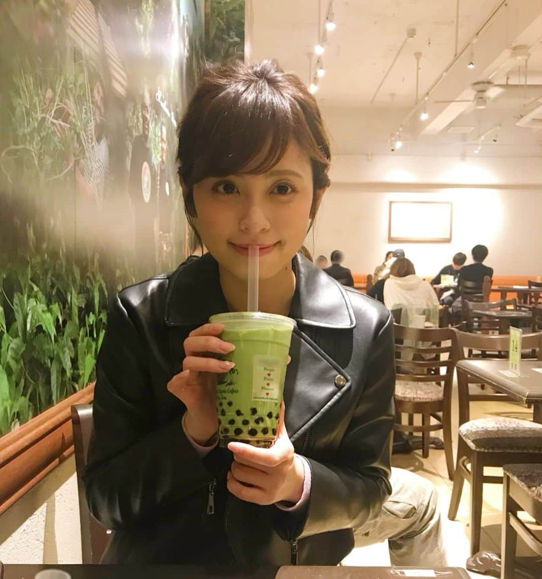 久慈暁子さんのインスタグラム写真 - (久慈暁子Instagram)「* お仕事終わりにタピオカ🤗 ほぼ毎日のようにタピオカを 飲んでる気がします、、、笑 * #もちもち が #たまらない #タピオカ #抹茶 #どこ見ているかわからない」4月25日 21時52分 - kuji_akiko