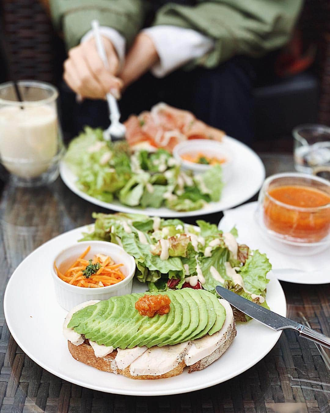 C A F E L O V E Rさんのインスタグラム写真 - (C A F E L O V E RInstagram)「Cafe Le Pommier//表参道 ㅤ ☑︎オープンサンドウィッチ (アボカドと低温スチームチキン／黒オリーブソース) ¥1,300 ㅤ cafe☕️ #cafelepommier #カフェルポミエ place📍#omotesando#表参道 ㅤ 撮影する際は、他のお客様、カフェにご迷惑がかからないようご配慮をお願いします。 素敵なcafe timeを♡」4月25日 21時53分 - _cafelover_