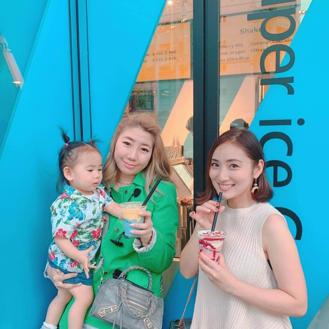 紗綾さんのインスタグラム写真 - (紗綾Instagram)「明日からオープンの「Super ice Creamery」に @holomua_hanako と一足早く行ってきました🍦🌈 カラフルでポップでめちゃカワ💓なのに、ナチュラルな食材を使って作っているからヘルシーなんだって😋 シェイクの他に、 ジェラート、アイスキャンデーがあるよ🍦💕 明日4月26日(金)に、渋谷ストリーム「FLUNKY PARLOR」内および銀座ロフト1階「LOFT FOODLAB」内にオープンです☀️ #super_ice_creamery  #渋谷ストリーム #渋谷 #アイス #ジェラート  #インスタ映え」4月25日 21時55分 - saaya_official_