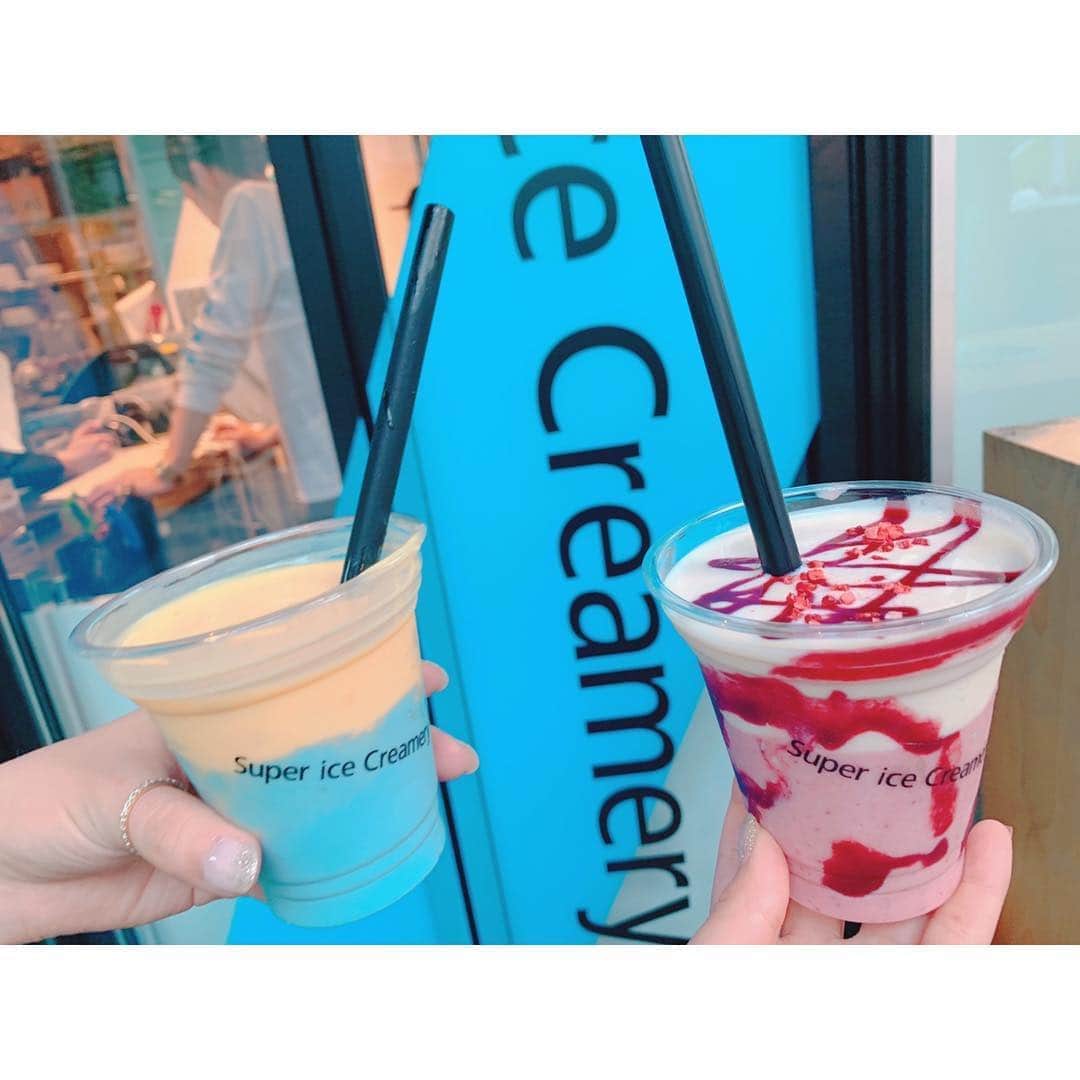 紗綾さんのインスタグラム写真 - (紗綾Instagram)「明日からオープンの「Super ice Creamery」に @holomua_hanako と一足早く行ってきました🍦🌈 カラフルでポップでめちゃカワ💓なのに、ナチュラルな食材を使って作っているからヘルシーなんだって😋 シェイクの他に、 ジェラート、アイスキャンデーがあるよ🍦💕 明日4月26日(金)に、渋谷ストリーム「FLUNKY PARLOR」内および銀座ロフト1階「LOFT FOODLAB」内にオープンです☀️ #super_ice_creamery  #渋谷ストリーム #渋谷 #アイス #ジェラート  #インスタ映え」4月25日 21時55分 - saaya_official_