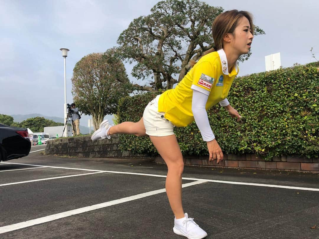 加賀其真美さんのインスタグラム写真 - (加賀其真美Instagram)「試合の朝は険しい顔🤣🤣🤣 アップ中の📷 ． 今日は力感、リズムはまあまあだったな。 毎週変わるグリーンへの対応力が欠けとる🤔😩🙅 ． 明日は大丈夫👍👍👍 ． ． ． #悔しい」4月25日 21時57分 - mami_kagasono