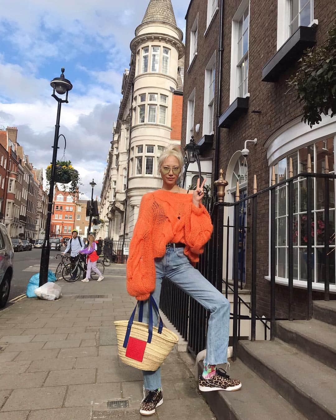 パク ・スジュさんのインスタグラム写真 - (パク ・スジュInstagram)「SO to the lady behind me w the cool color blocked windbreaker」4月25日 22時10分 - soojoo