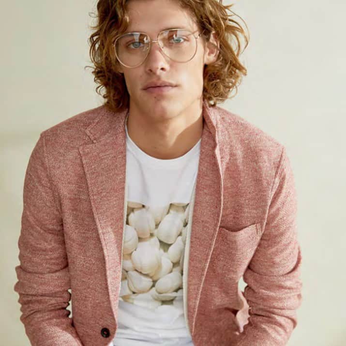 アルテアのインスタグラム：「SS19🔝 #menswearfashion #alteamilano #colorlove #summer #tshirt #photooftheday #instagood」
