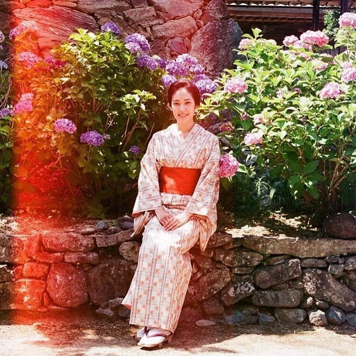 阿部純子さんのインスタグラム写真 - (阿部純子Instagram)「映画『#ソローキンの見た桜』が モスクワ映画祭へ招待されたとのこと💕 ・ 井上雅貴監督夫妻、 楽しんできてくださいっ♡😊 お土産話、待ってます〜🎶 ・ 撮影の合間に キャストの方が撮ってくれたフィルム写真です🎶  なつかしいなぁ！」4月25日 22時16分 - junkoabe_official