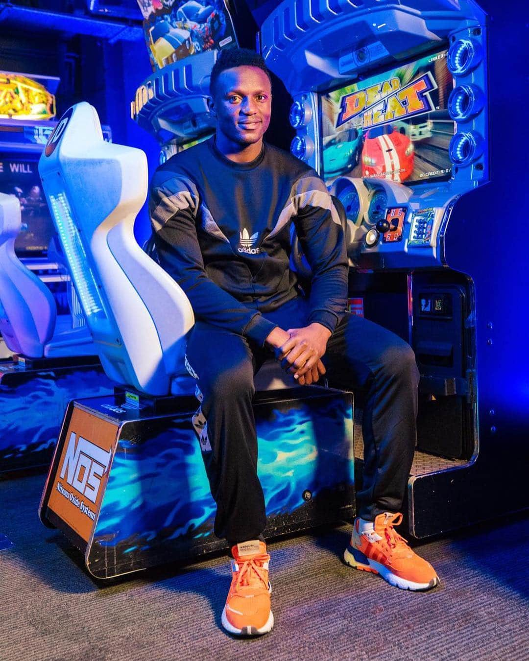 ビクター・ワニアマさんのインスタグラム写真 - (ビクター・ワニアマInstagram)「Need to improve my Mario Kart skills 😂 Had a great time at the Nite Jogger event 🕹🕹 @jdofficial @adidasoriginals #NiteJogger」4月25日 22時16分 - victorwanyama