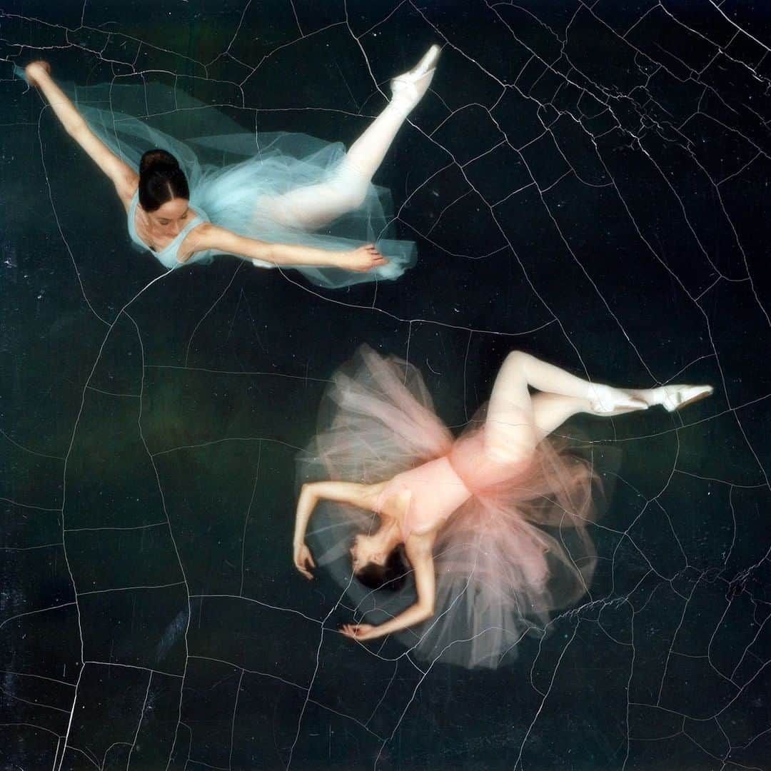 lifeさんのインスタグラム写真 - (lifeInstagram)「47 years ago today on April 25, 1972, Edwin Land introduced his Polaroid SX-70 camera. Pictured here is a Polaroid of 2 dancers from the Joffrey Ballet from the SX-70 camera shot by the great Co Rentmeester. (Co Rentmeester—The LIFE Picture Collection/Getty Images) #Polaroid #SX70 #TBT」4月25日 22時19分 - life