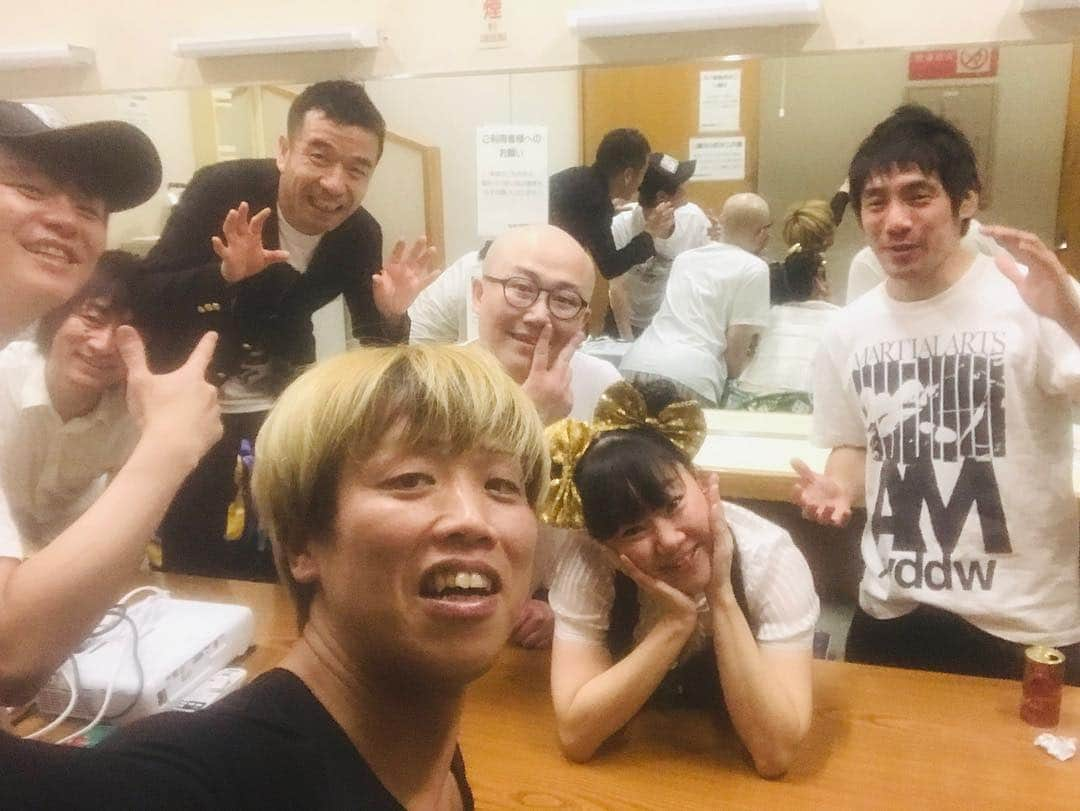 けんじるさんのインスタグラム写真 - (けんじるInstagram)「‪今宵は中野小劇場にてきらめきニシキに出演させて頂きましたでぇ〜す！‬ ‪久しぶりに会った元同期の夫婦漫才はま子テラ子が離婚してました〜ー！‬ ‪楽屋で一緒になった #はま子テラ子 #Gたかし #猫ひろしさん #エルカブキ でぇ〜す！！‬ ‪#けんじる #食い込MEN #芸人 #吉本 #お笑い ‬」4月25日 22時35分 - kenjiru0318