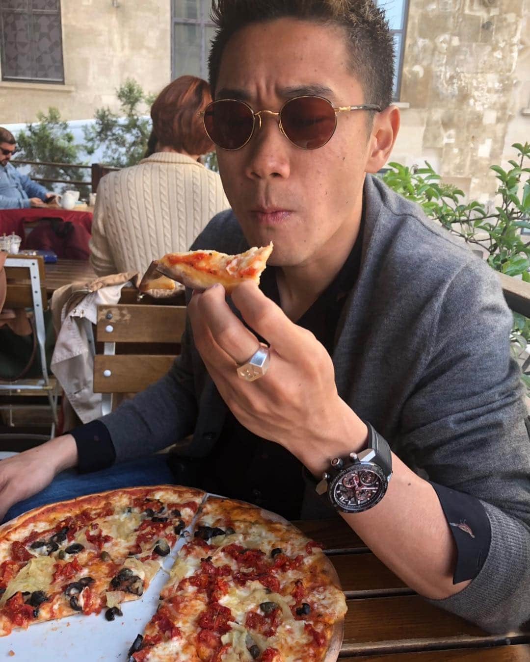 香川真司さんのインスタグラム写真 - (香川真司Instagram)「pizza!!🍕 #dayoff #sk23」4月25日 22時35分 - sk23.10