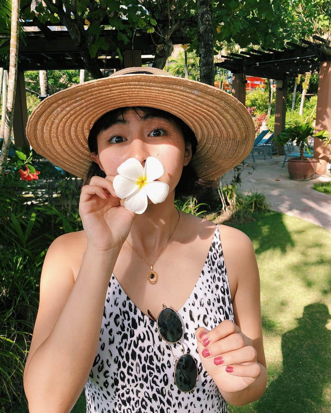 Julia Castroさんのインスタグラム写真 - (Julia CastroInstagram)「一年前🕊🕊🕊 やっぱり南国が好き🌺 * #guam #trip #travel #world #sunburn #girl #summer #style #fashion #ootd #summerfashion #summerstyle #夏 #南国 #グアム #水着 #海 #自然 #花 #空 #女の子 #麦わら帽子 #麦わら #落ちているお花を拾ってます #julifashion」4月25日 22時32分 - julia.c.0209