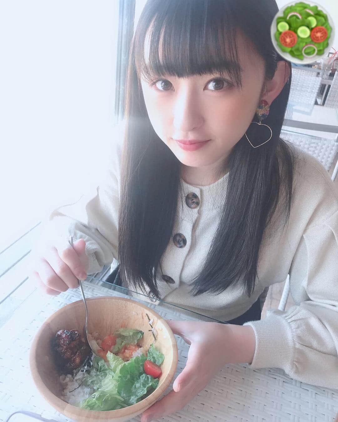 松本日向さんのインスタグラム写真 - (松本日向Instagram)「サラダを頬張る子🥗🥗🥗🥗 BUSAIKU🤢 ﾓｯﾄｶﾜｲｸﾀﾍﾞﾀｲ🦔 #サラダランチ」4月25日 22時39分 - matsumoto_hinata