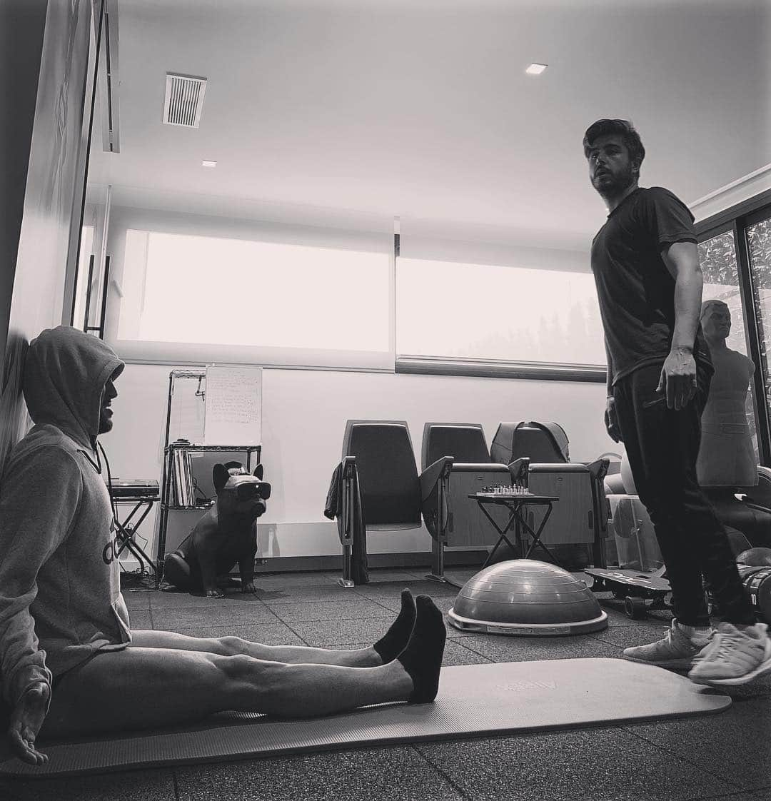 ラフィーニャさんのインスタグラム写真 - (ラフィーニャInstagram)「🧘🏽‍♂️」4月25日 22時48分 - rafalcantara