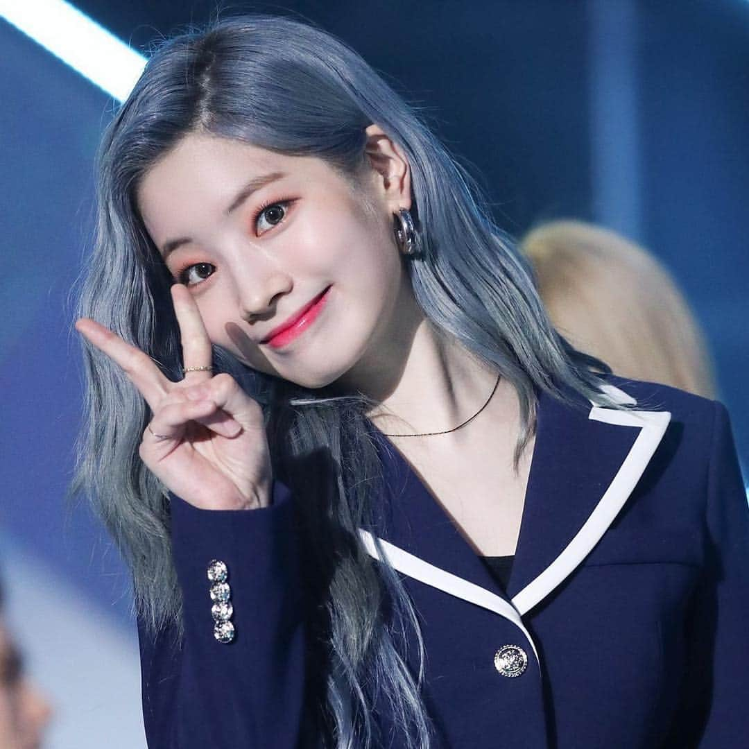 ダヒョンさんのインスタグラム写真 - (ダヒョンInstagram)「190424 @ The Fact Music Award  cr; white bean #TWICE #트와이스 #Dahyun #다현 #Fancy #twicejjang」4月25日 22時51分 - dahyun.news