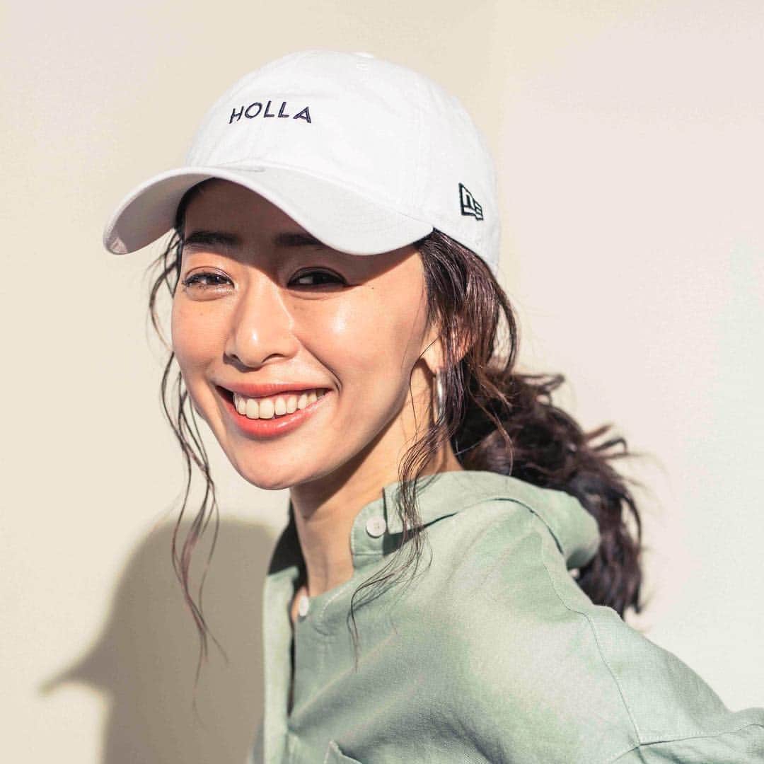 のインスタグラム：「Holla🙋‍♀️👋 Whiteは夏にピッタリ⤴︎ 後ろにフラミンゴ♡  @newerajapan  @bayflow_inc  @wakanozawa」
