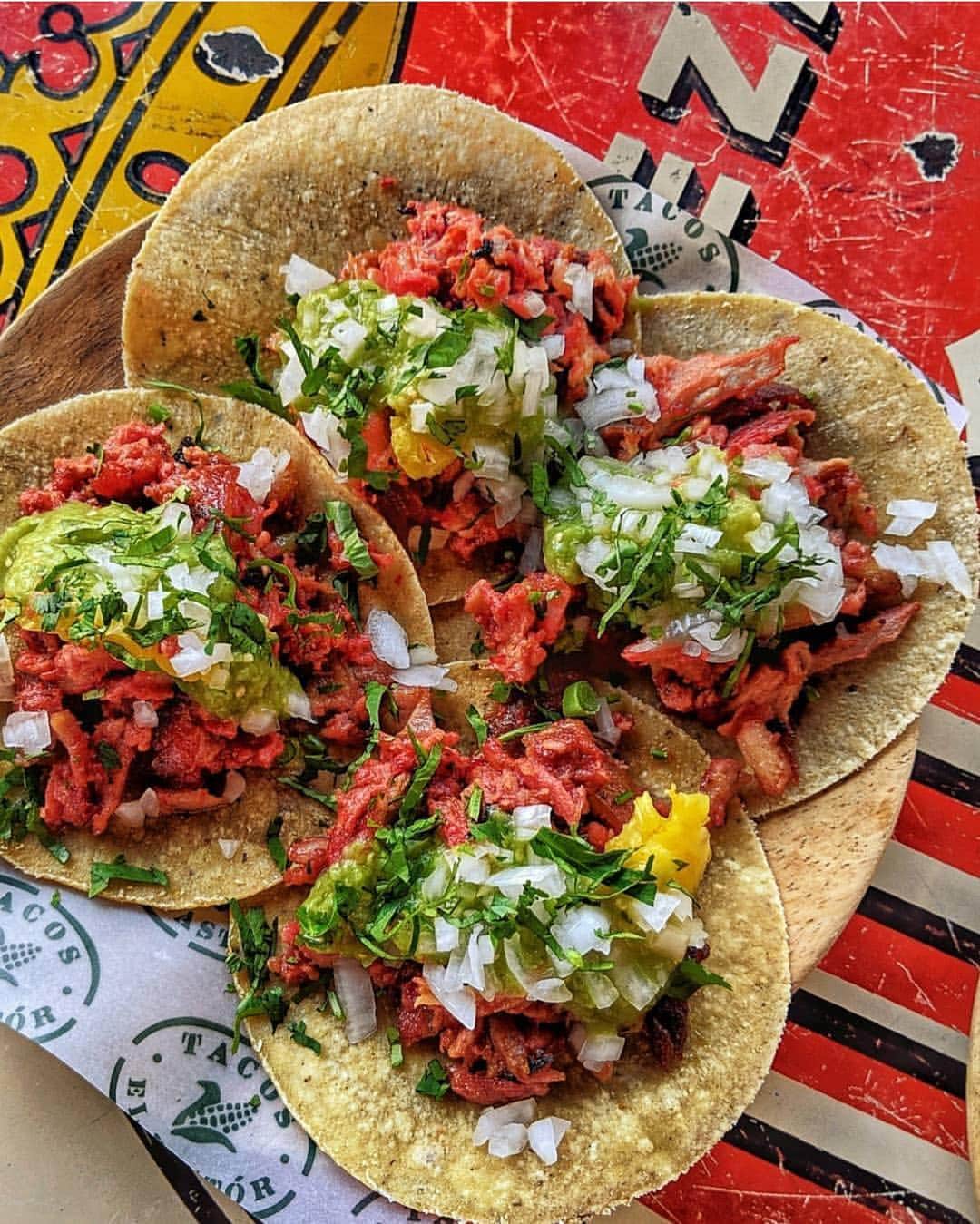 @LONDON | TAG #THISISLONDONさんのインスタグラム写真 - (@LONDON | TAG #THISISLONDONInstagram)「@clerkenwellboyec1 says EPIC TACOS + all the margaritas @tacos_el_pastor ✗ @coaldropsyard ... especially loving the Al Pastor tacos with 24 hour marinated pork shoulder, caramelised pineapple, guacamole and extra hot salsa! 🌞🌵🔥🌮🍍🥑🌶️🍹🇲🇽 . . #Tacos #Spicy #MexicanFood #ThisIsLondon #🌮 #LondonFood #coaldropsyard」4月25日 22時57分 - london