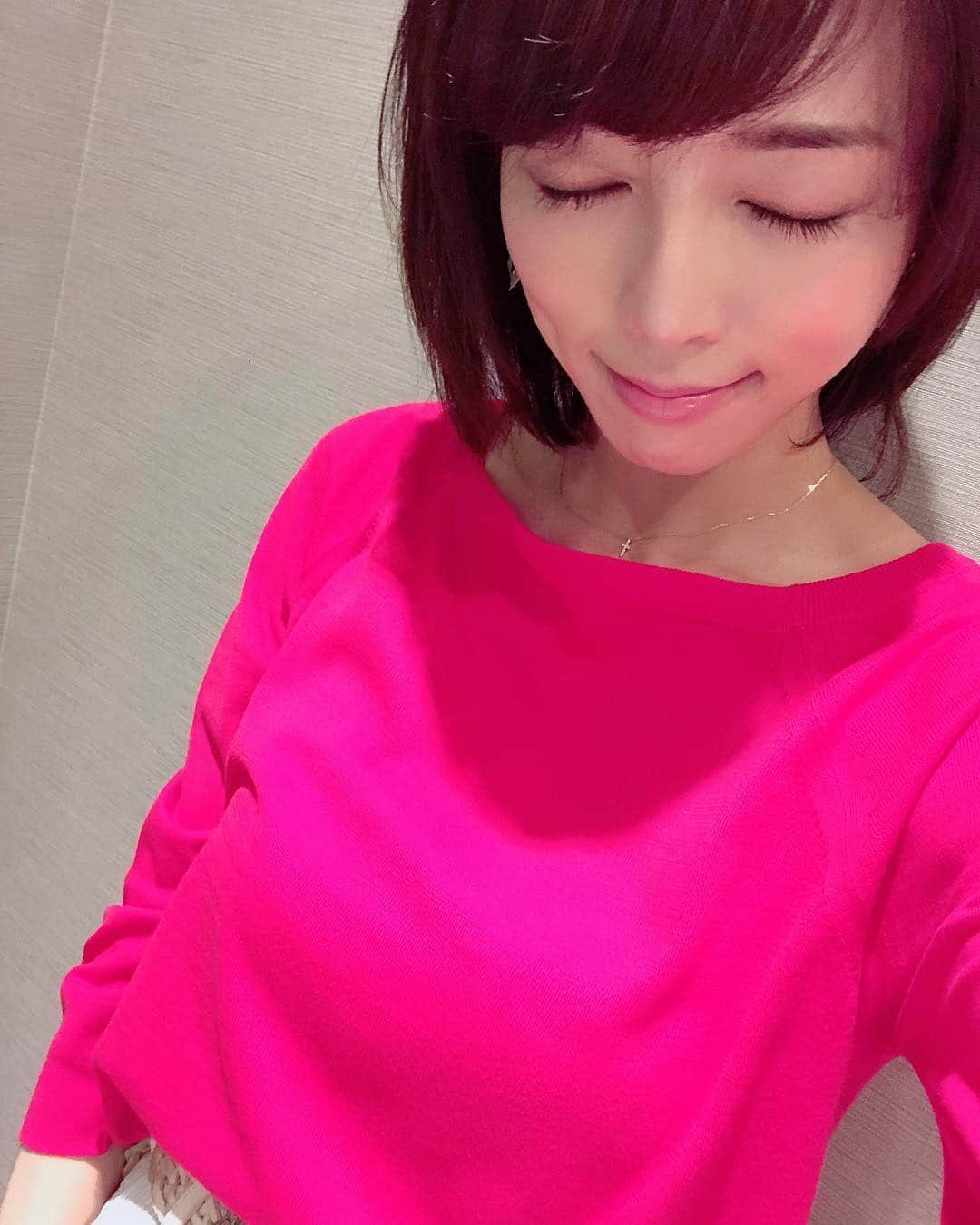 釈由美子さんのインスタグラム写真 - (釈由美子Instagram)「今日の衣装🙋‍♀️ ニット COOMB パンツ  Arumlily  鮮やかな赤のニットが 大人カワイイです💋  #COOMB #coomb_official  #クーム #arumlily  #春ニット #大人コーデ」4月25日 22時57分 - yumikoshaku