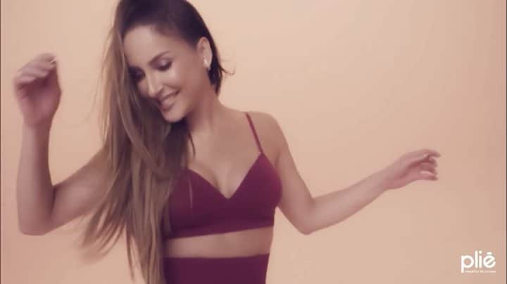 Claudia Leitteのインスタグラム：「Só amor... e conforto! ♥️ @plielingerie @iza @jdequeker」
