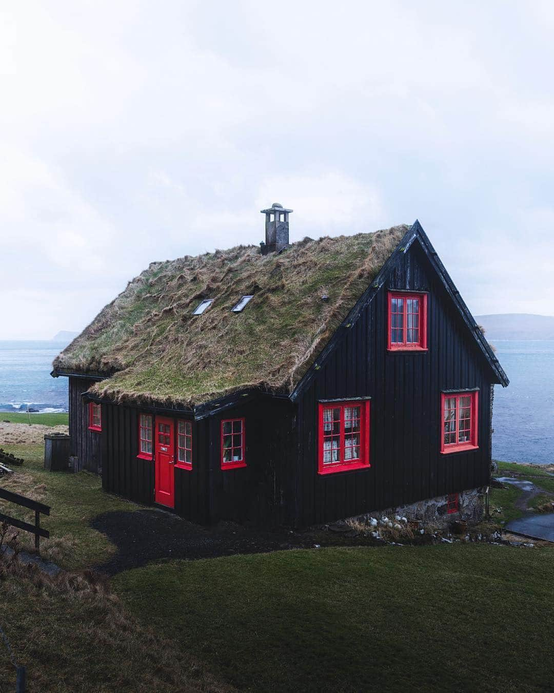 Canon Photographyさんのインスタグラム写真 - (Canon PhotographyInstagram)「@jameslloydcole shows you some of the cutest & cosiest homes in the #FaroeIslands 5D Mark IV 16-35mm 2.8 iii & 24-70mm 2.8 iii」4月25日 23時04分 - cpcollectives