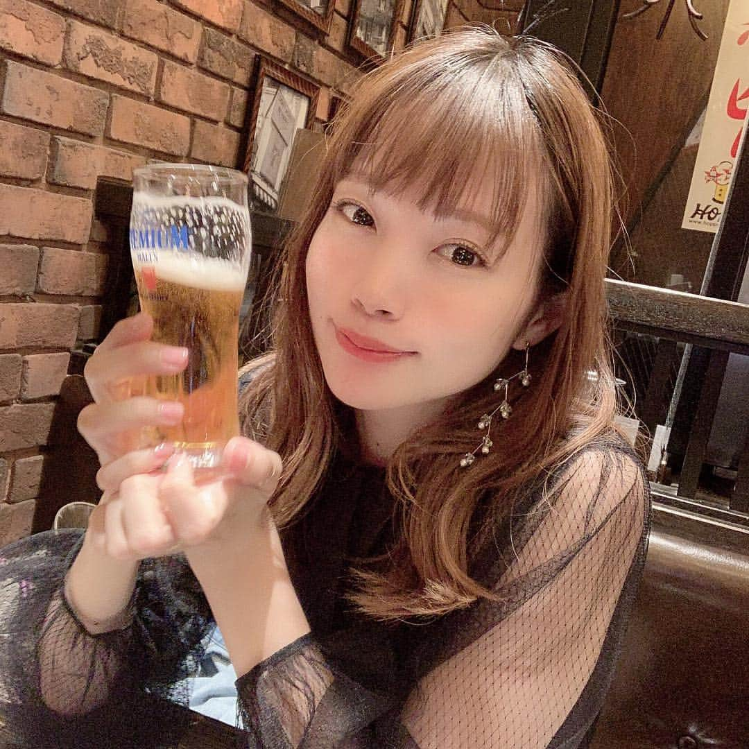 古田ちさこさんのインスタグラム写真 - (古田ちさこInstagram)「🍻 ・ 点滴の後は飲みに行きました〜♩ ビールな気分(いつもだろ)で御茶ノ水ビアホールへ✨ クラシックな洋食屋さんの面影を残す懐かしさ漂う店内でビールがすすみました(いつもだね)🤤♡ ・ 本当はアイスドラフトという氷入りのビールを飲んでみたかったのですがまだ入荷していないらしくマスターズドリームぐびぐび😍 ・ グラス小さくて直ぐジョッキに切り替えたよね。笑 アイスビアはまたリベンジしようっと✨✨✨ 私がビール好きなのはですね、お酒を飲める年齢になって美味しさとか全くわからないものの飲めた方がいいなと思いまず何から飲めるようになったらいいかを考えたときにレストランにも屋台にもあってもちろん球場にもあって世界各地にもあるビールを飲めるようになったら人生楽しいなって思ってビールから覚えたんですね。飲み続けていたらあっという間に大好きになっていました♡ 🍻 #御茶ノ水ビアホール#アイスドラフト#氷入りビール#呑んでみたい#ビール女子#ビール女子部#ilovebeer#beerstagram#マスターズドリーム#MASTERSDREAM#プレミアムモルツ#プレモル#モルツ#御茶ノ水グルメ#御茶ノ水ディナー#ビール女子#アイドラ#ビアスタグラム#beergirl#lovebeer#ビール好き#ビール好き女子#呑み🍻」4月25日 23時06分 - chisakofuruta