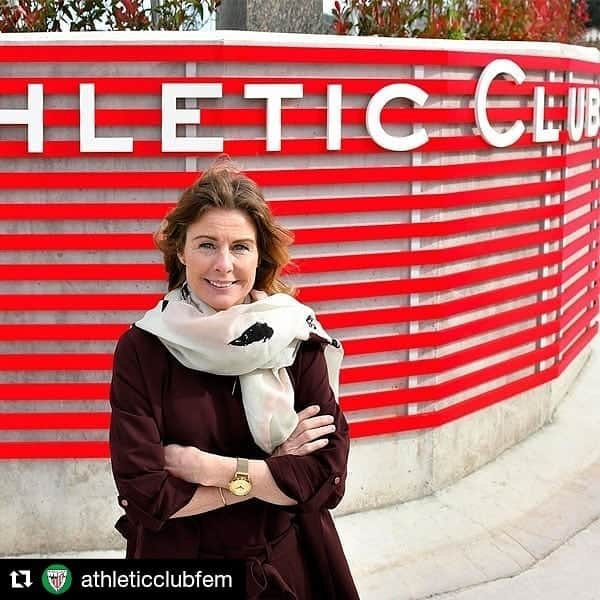 アスレティック・ビルバオさんのインスタグラム写真 - (アスレティック・ビルバオInstagram)「#Repost @athleticclubfem ・・・ Malin Moström, Umeå IK taldeko jokalari ohia, One Club Woman Award saria jaso duen lehen emakumea 🏆❤⚪ · Malin Moström, exfutbolista del Umeå IK, la primera mujer galardonada con el One Club Woman Award 🏆❤⚪ #AthleticClub #Futfem #OneClubWomanAward」4月25日 23時18分 - athleticclub