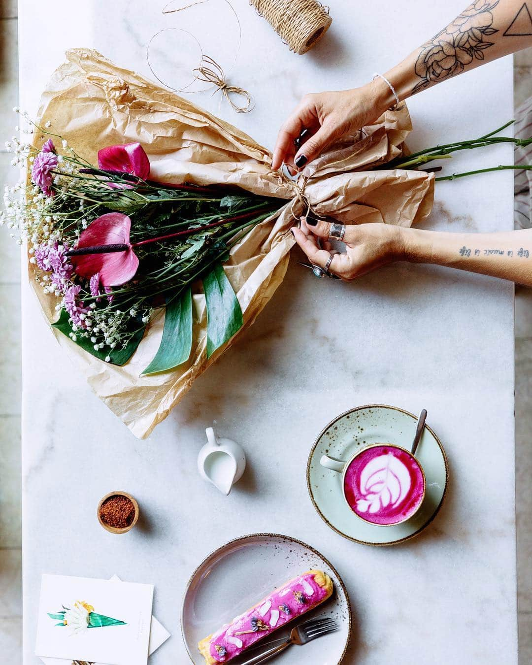 リリー＝ローズ・メロディさんのインスタグラム写真 - (リリー＝ローズ・メロディInstagram)「Pink latte anyone?! Let’s be honest, I ordered this beetroot latte thinking that it would be gross but that it would look good on photo ( oh social media! What have we become?! 😫😂🙈😭) . Ended up being super surprised with the taste though! Was quite good!!!! Hope you all had a fantastic day 💗!」4月25日 23時30分 - lilyrose