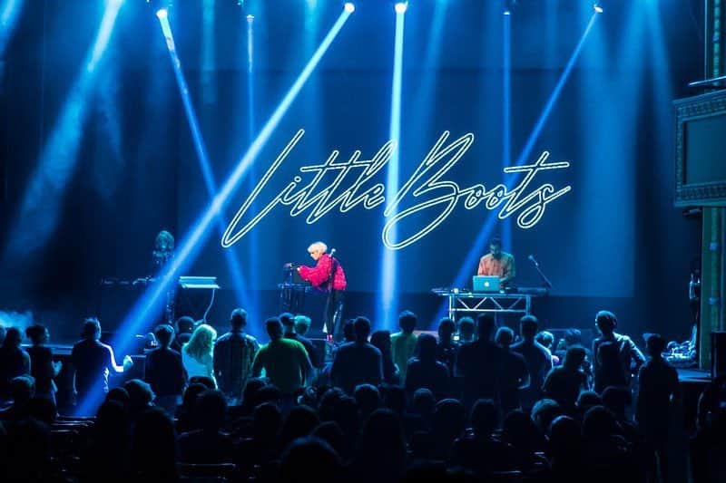 リトル・ブーツさんのインスタグラム写真 - (リトル・ブーツInstagram)「#TBT playing @moogfest last year with @navizadi and @bigp.rex 💜 The line up looks equally amazing this year and kicks off today, my top tip would be @elaminus who remixed by song ‘Picture’ last year, she is awesome! 📸 @parklifedc @rezonatrmagazine . . . #moogfest #moogfest2018 #moogfest2019 #synthesizers #liveelectronicmusic #synthesis #femaleproducers #littleboots #littlebootslive」4月25日 23時38分 - littlebootsmusic