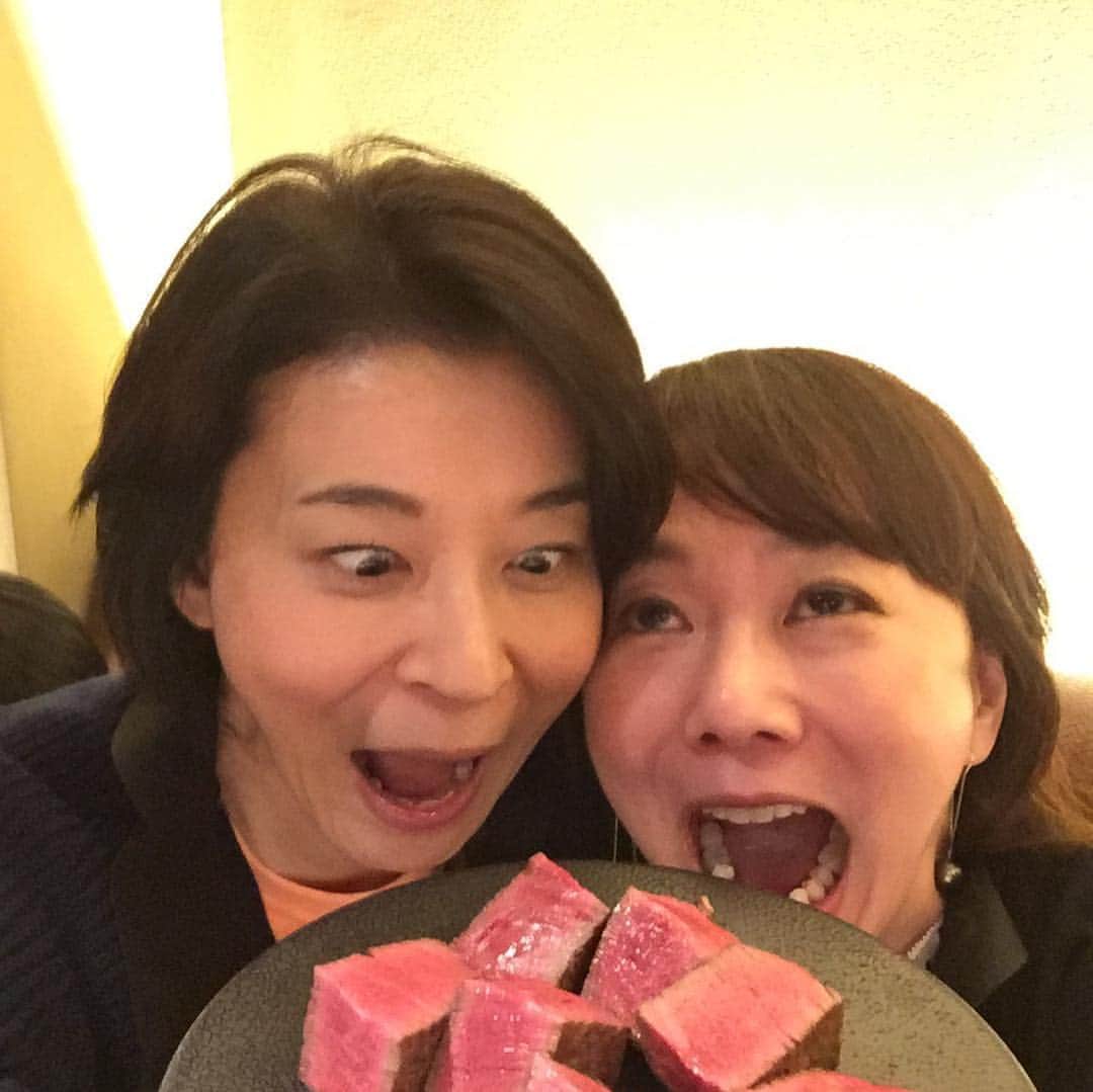 高嶋ちさ子さんのインスタグラム写真 - (高嶋ちさ子Instagram)「喰った喰った！ 明日からの旅の前に、肉会 素晴らしいメンバーと素晴らしい肉でした #ユッチャン冷麺」4月25日 23時53分 - chisakotakashima