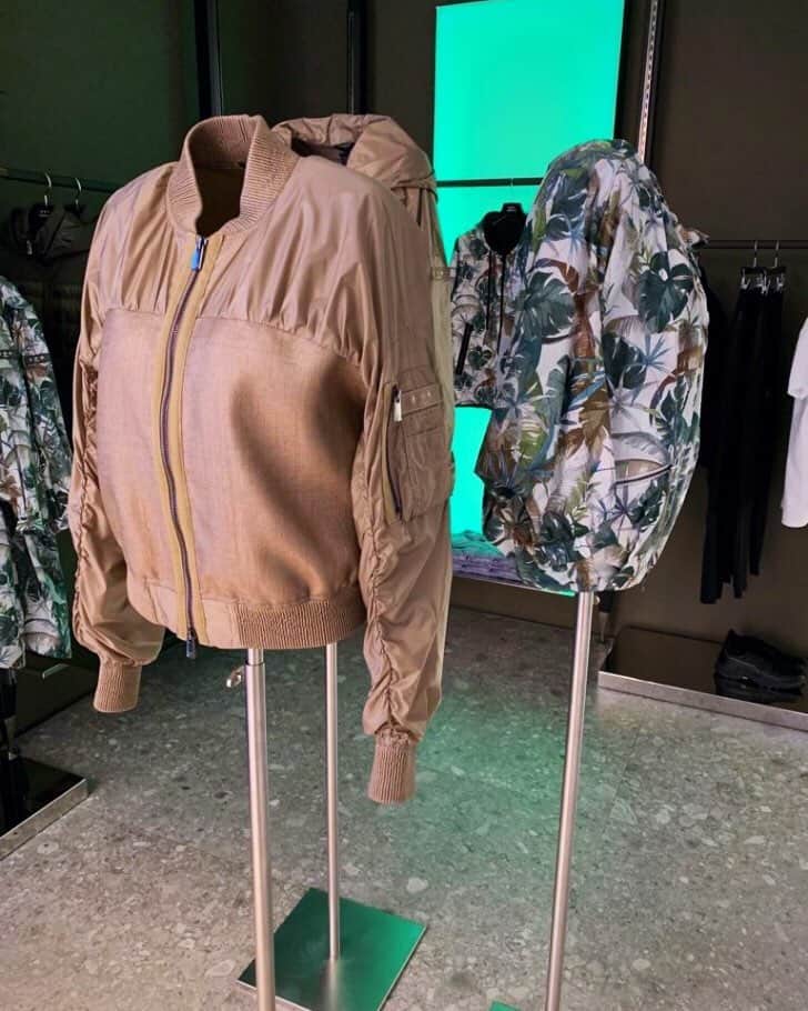 のインスタグラム：「New Spring vibes at Tatras flagship store in Milan! #Spring #April #TatrasOfficial #TatrasStore  _____ #collection #tatras #new #jackets #totallook #shopping #ootd #lotd #sotd #potd #lotd #fashion #fashiongram #instafashion #fashionigers」