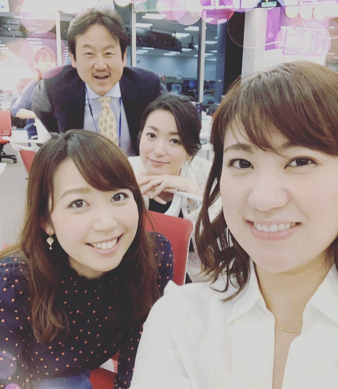須黒清華のインスタグラム：「WBS準備中〜‼︎ 世界卓球🏓応援しながら、OAに向けて準備しています〜‼︎ 0:30からのスタートだと、BSのみになってしまうのですが… お付き合い頂けたら嬉しいですー✨ #wbs #ワールドビジネスサテライト #大江麻理子 さん #山川龍雄 さん #北村まあさ ちゃん #世界卓球 放送中‼︎」