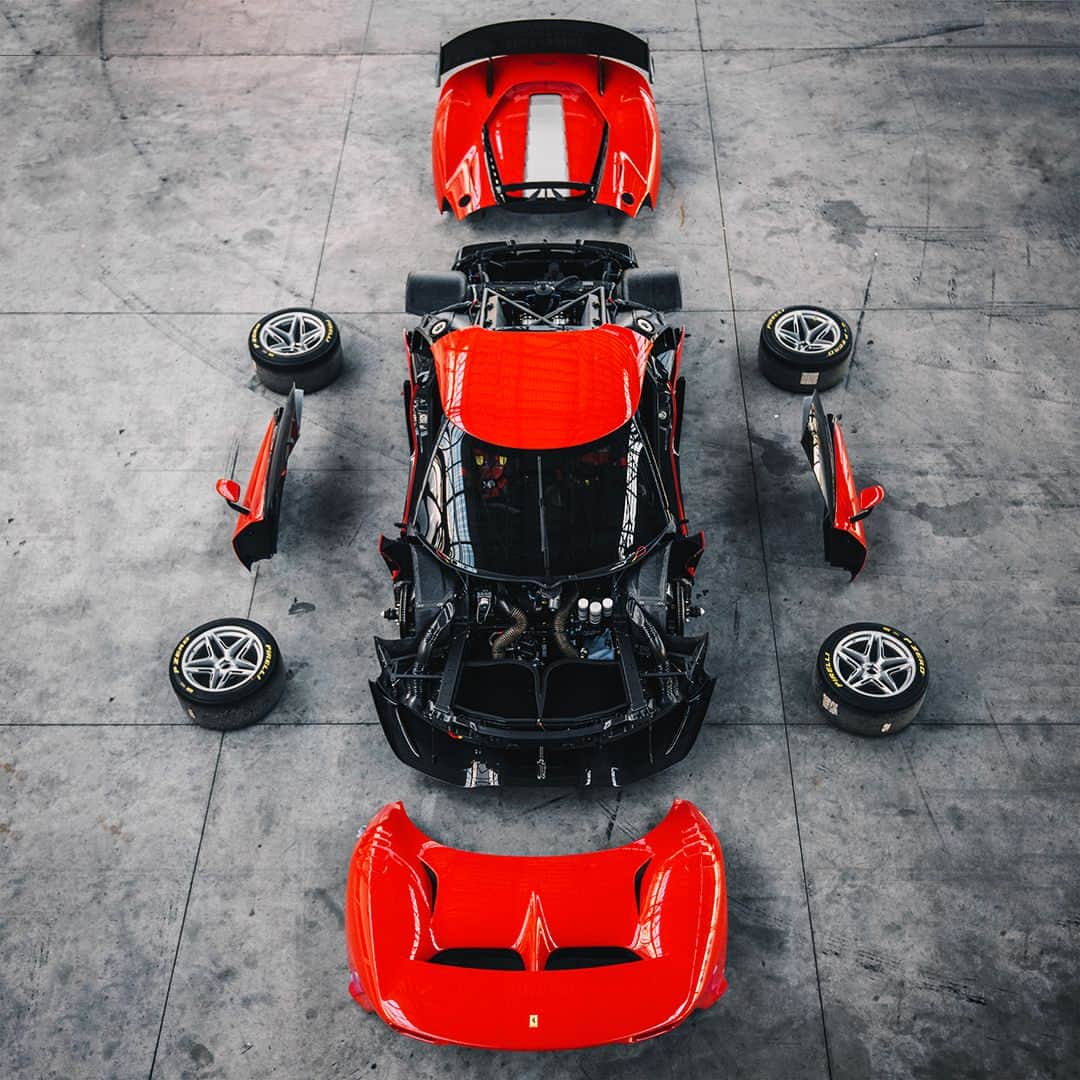 フェラーリさんのインスタグラム写真 - (フェラーリInstagram)「Take a detailed look at the Prancing Horse’s newest one-off creation. The #FerrariP80C is a triumph in track performance. #Ferrari #CarsWithoutLimits」4月26日 0時00分 - ferrari