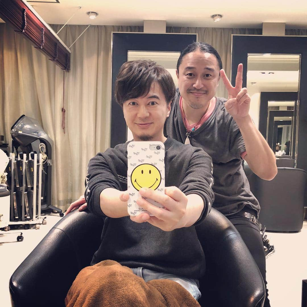 井上裕治さんのインスタグラム写真 - (井上裕治Instagram)「amis by air のジョニーさんところでヘアカッツ💇🏻‍♂️ ツーブロックしてるけど、フンワリ仕上げてもらったでー😙 #ヘアスタイル #ヘアカラー  #guitar  #guitarist  #music  #dtm  #composer  #player  #awesome  #good  #nice  #studio  #love  #smile  #happy  #Lickwars #talentedmusicians」4月26日 0時10分 - yuji_inoue_music