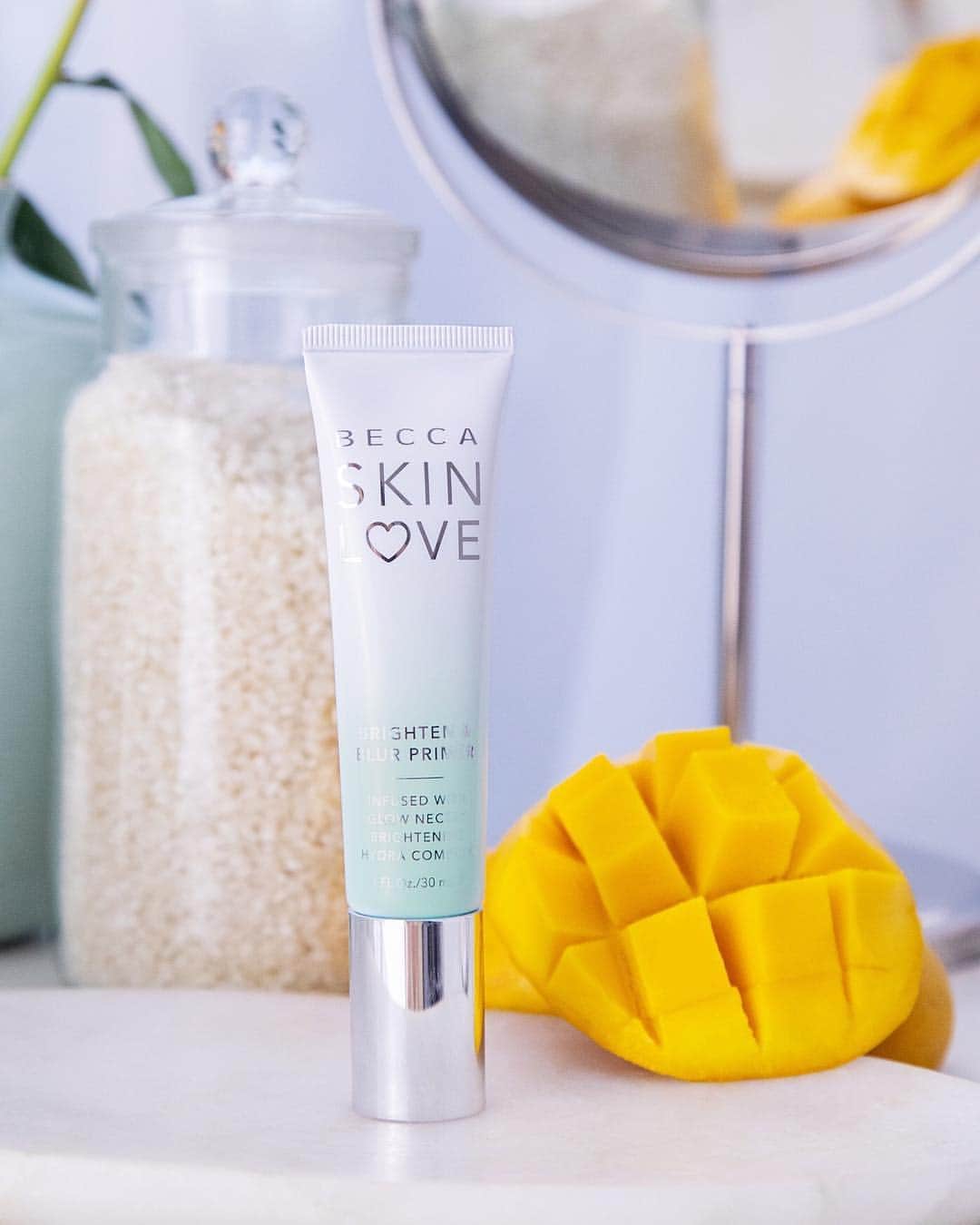 BECCAさんのインスタグラム写真 - (BECCAInstagram)「The NEW #BECCASkinLove Brighten & Blur Primer is infused with mango seed🥭 to soften and moisturize the skin while boosting radiance immediately and over time! Tap to shop this product infused with good for you ingredients 😍」4月26日 0時20分 - beccacosmetics