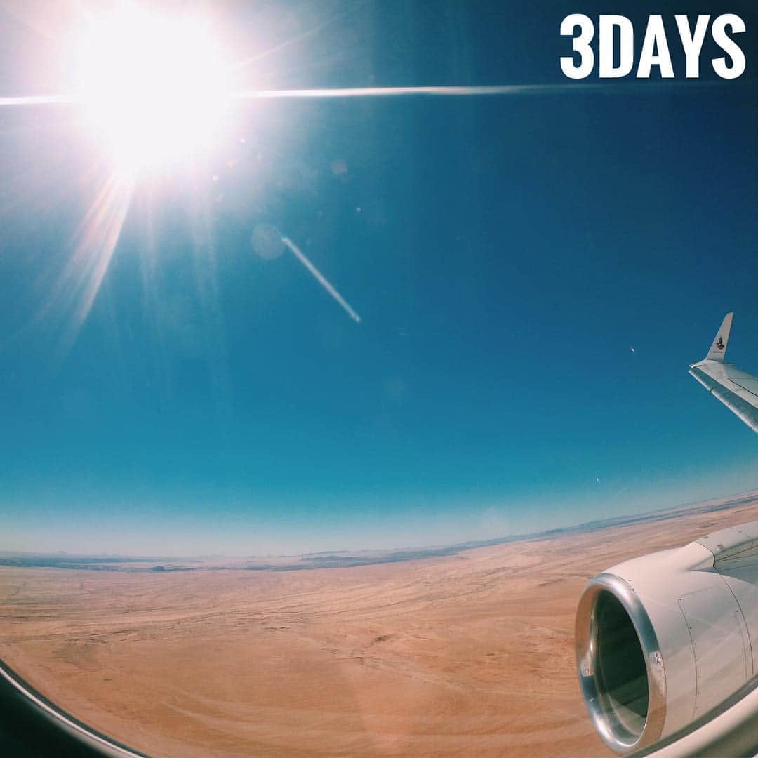 矢原里夏さんのインスタグラム写真 - (矢原里夏Instagram)「ナミビア着きましたー！🇳🇦ドキドキしたけど無事に荷物も届きました✌︎でもやっぱりロストしてる方もいて心配😱 . 出発した南アフリカは雷雨で、飛行機飛ぶのかなぁと心配していたんだけど、遅れて飛び立って、雲を抜けたら青ーい空。2時間経って窓を開けたら絶景の砂漠が一面に広がってました✌︎ . 🐫  #ヤハラサハラ2_ナミブ砂漠篇 【special thanx @salomon 】 . . #genic_絶景と秘話 #サハラマラソン #ナミブ砂漠 #マラソン #ランニング #フルマラソン #ウルトラマラソン #トレイルランニング  #salomon #サロモン #ダイエット#ナミブレース #4deserts  #砂漠」4月26日 0時15分 - rika_yahara