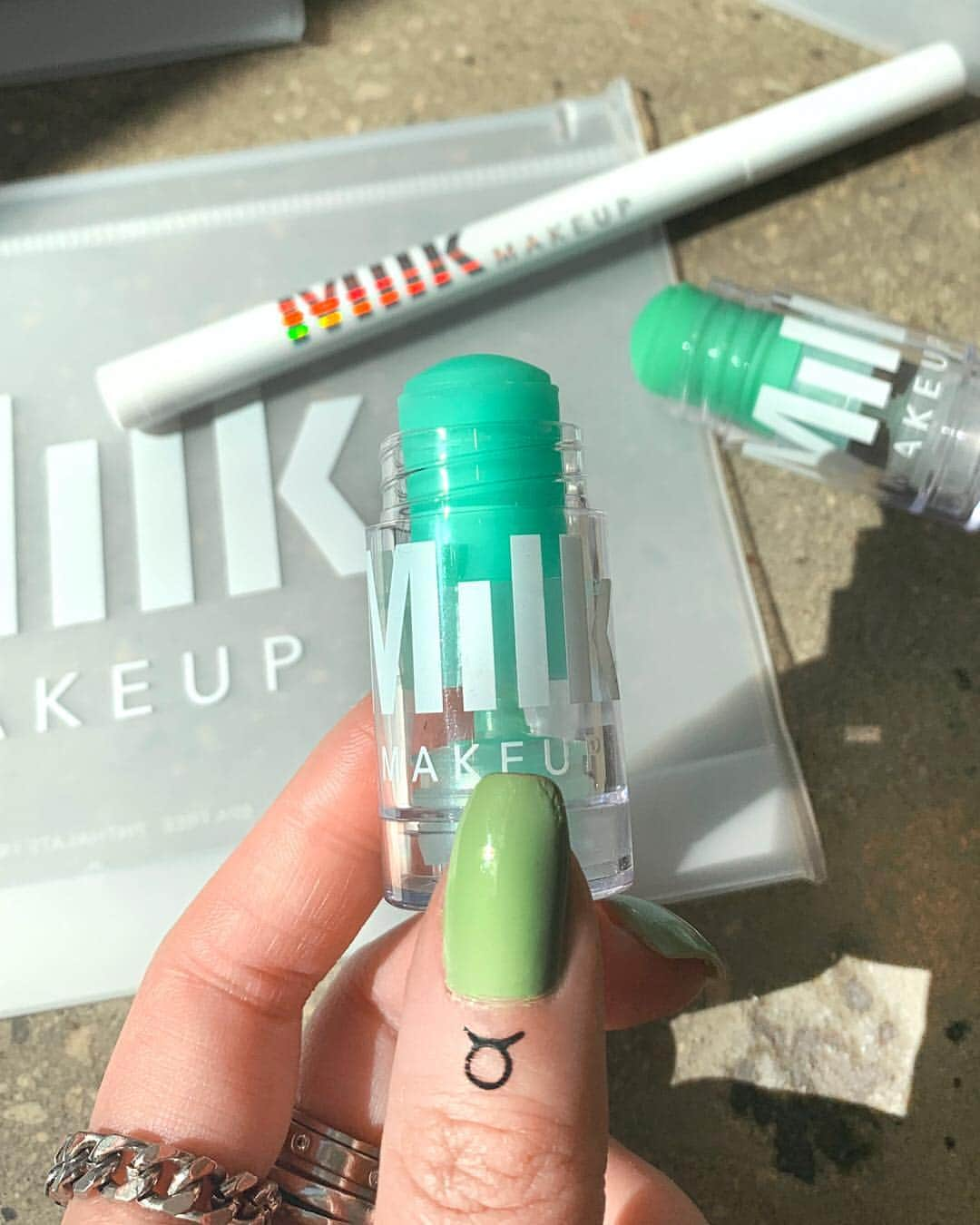 Milk Makeupさんのインスタグラム写真 - (Milk MakeupInstagram)「IT'S TAURUS SEASON Y'ALL ♉️ we love our strong-willed, ambitious, and reliable fam so we created this kit just for you😉 featuring: 💚#tattoostamp in Taurus 💚mini #matchacleanser 💚mini #matchatoner - Raise of hands who's a Taurus?? 🙋🏻‍♀️👇🏽 - Shop the kit now for $29 ($40 value) on milkmakeup.com✨」4月26日 0時16分 - milkmakeup