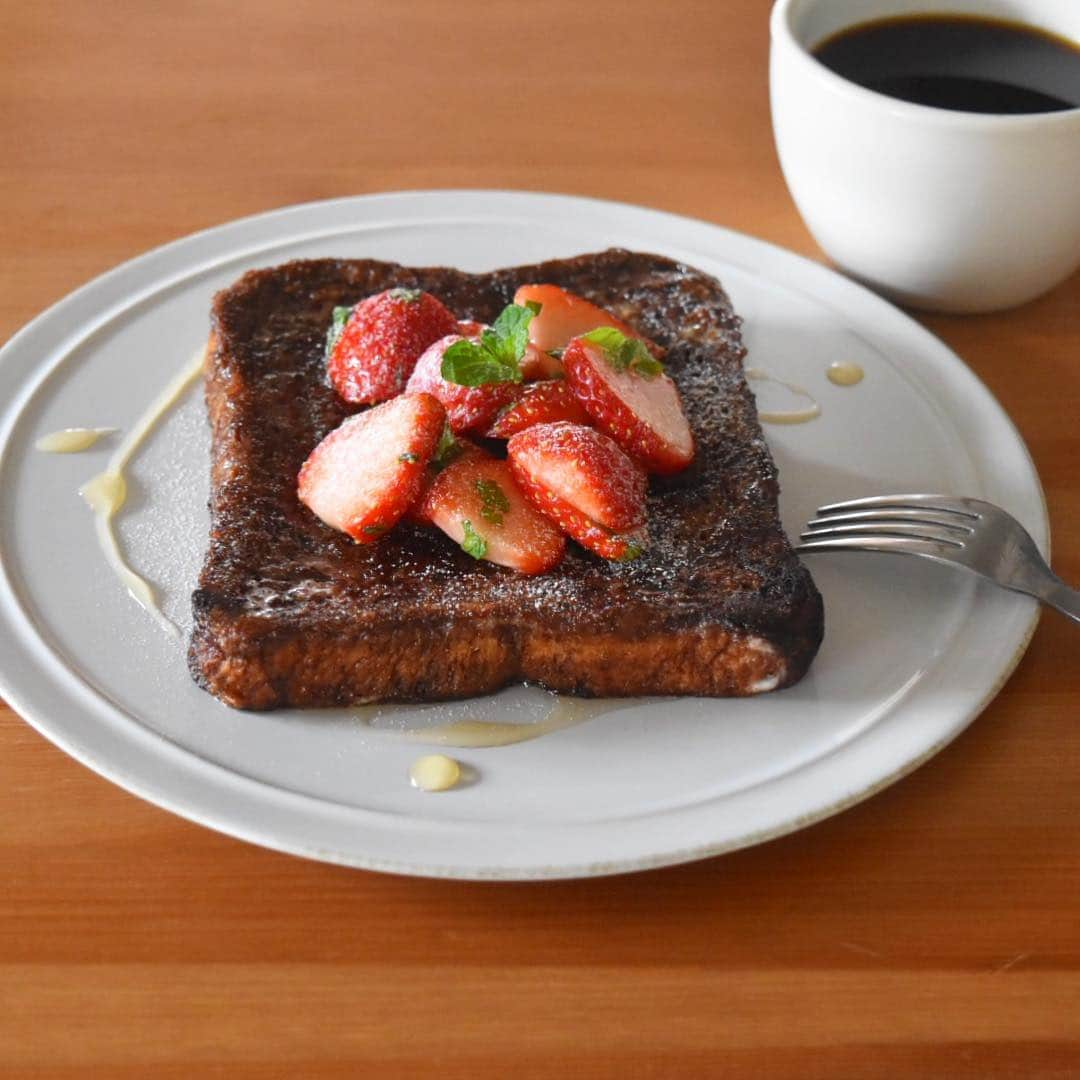 山崎佳さんのインスタグラム写真 - (山崎佳Instagram)「Today’s breakfast. ココアフレンチトースト。 いよいよ育休も終わり、明日から仕事復帰です。あっという間だったなぁ。ほーんと、育児のことしか覚えてない。そのための休みだったから、それでいいんだけど。さてと、忙しくなるけどがんばるぞっと。」4月26日 0時23分 - keiyamazaki