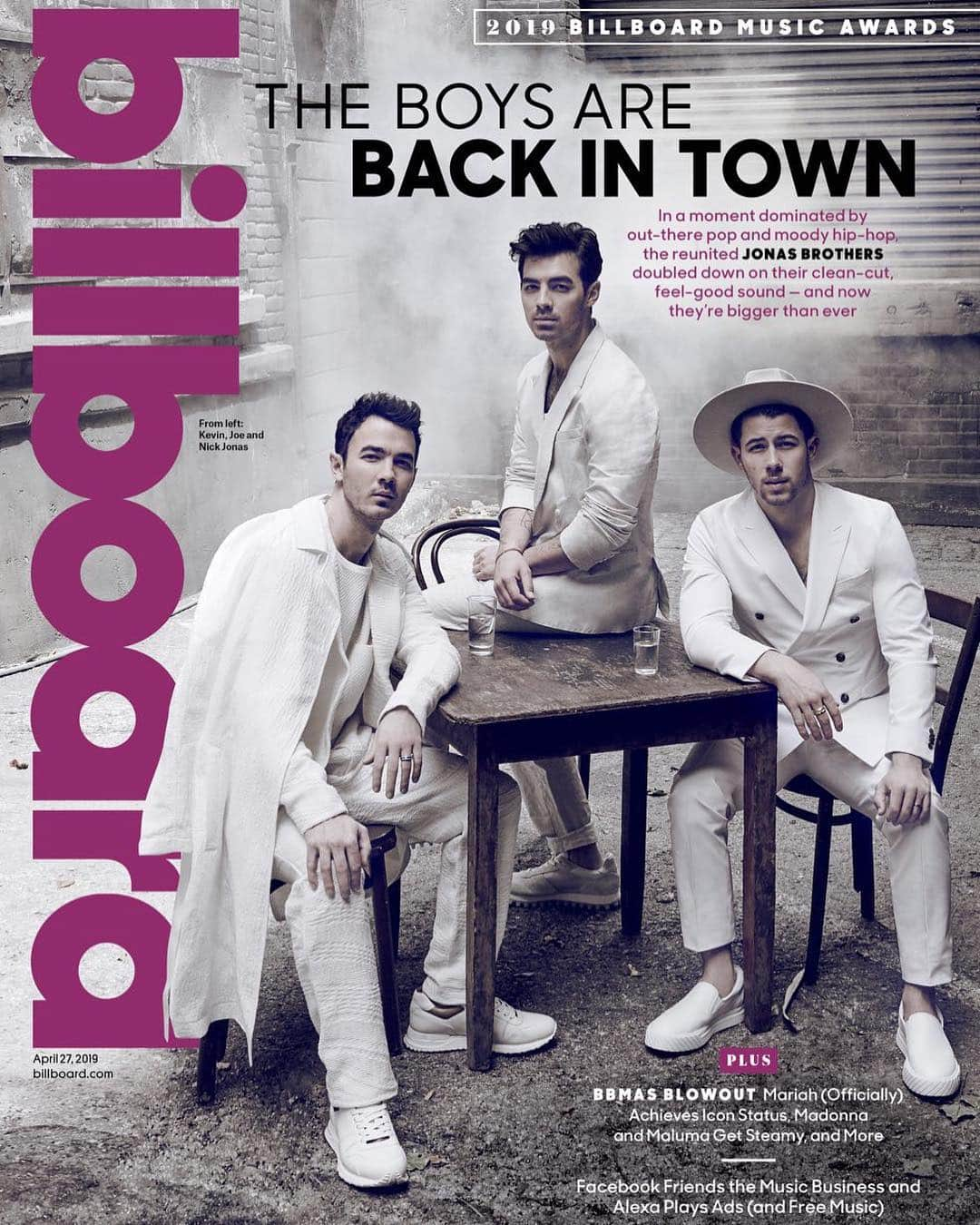 ニック・ジョナスさんのインスタグラム写真 - (ニック・ジョナスInstagram)「The boys are indeed back in town. 😎 @billboard 📸 @ruvenafanador」4月26日 0時24分 - nickjonas