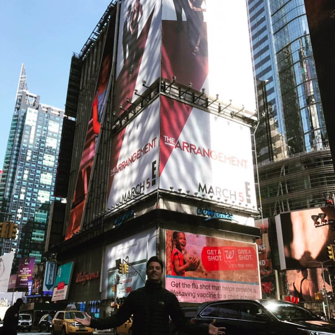 ジョッシュ・ヘンダーソンさんのインスタグラム写真 - (ジョッシュ・ヘンダーソンInstagram)「#tbt to some very proud and humbling moments over the last few years. Moving to la 17 years ago with a record deal was scary. I knew nothing of LA or the entertainment industry. Yet I was here somehow. Cut to a year later I was asked if I would like to try out acting. I gave it a go not knowing if I would ever get a job. I took a risk. And to then be able to look back at the 17 year career the lord has blessed me with thus far is just incredible. I will NEVER forget the first time I saw my face on a billboard in Times Square. I kept thinking to myself.... is this real?? How did I get here?!but to also be on billboards in LA, a city amongst my peers which is the most competitive in the world is just mind blowing.. I say all of this to tell you anything can happen in this world if you work hard and want it. Stay focused and go after your dreams no matter how far fetched u may believe them to be.  I am so grateful I get to do what I do. And looking forward to everything that is on the horizon. Thank you Lord for this incredible journey and gift we know as life. Thank you 🙏🏽」4月26日 0時29分 - joshhenderson