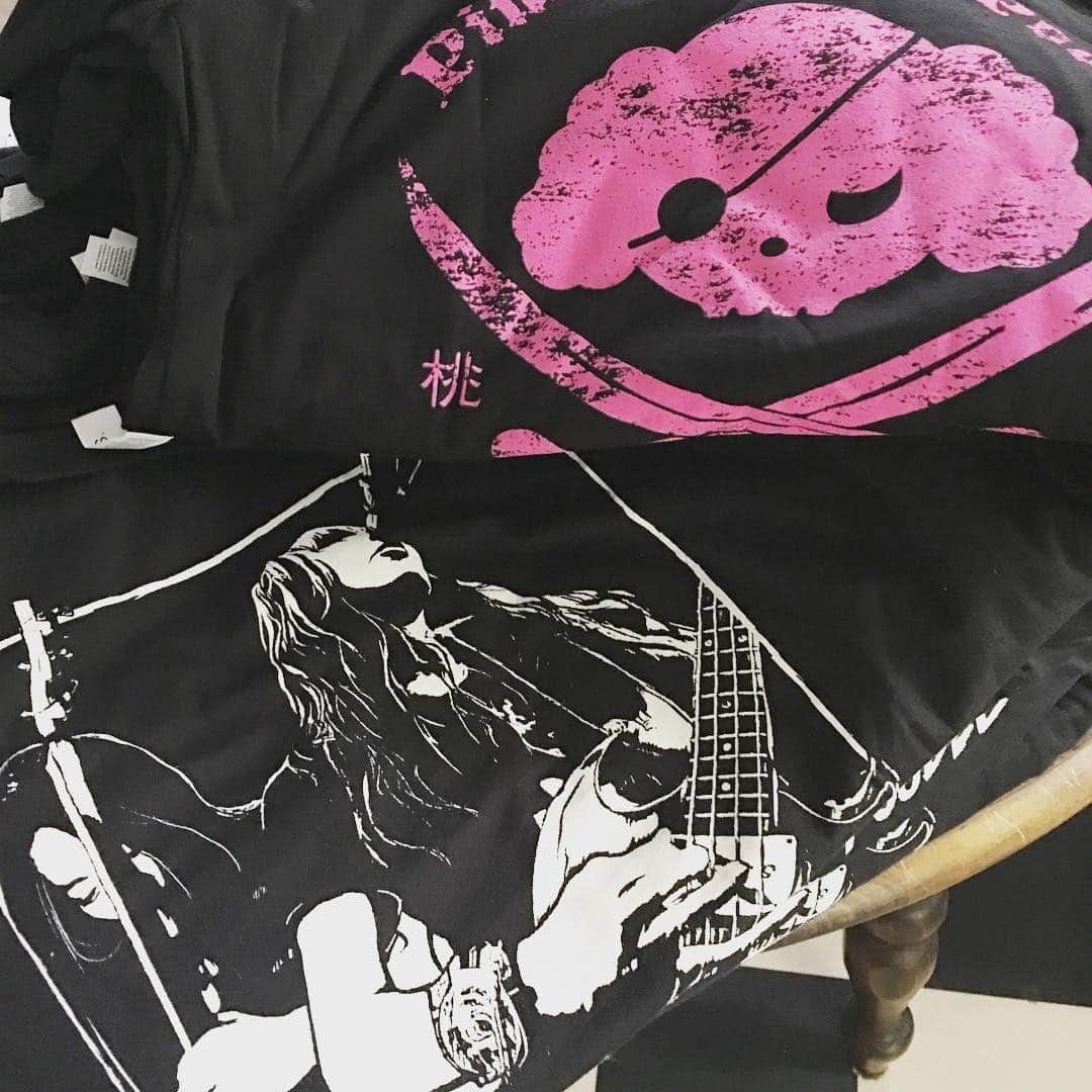 PINKY DOODLE POODLEさんのインスタグラム写真 - (PINKY DOODLE POODLEInstagram)「We added new Tees more before leaving for North! . . #originaltshirt #pinkydoodlepoodle  #pdp  #ustour2019  #highenergyrocknroll  #livemusic #rockmusic #rock #rockband  #japanese  #ustour #livetour  #tourlife #musicianlife #musician #gibsonguitars #gibsonbass #gibson #eb3 #lespaul #marshallamps #vintage #femalebassist #femalevocalist #アメリカ #海外旅行 #音楽」4月26日 0時37分 - pinkydoodlepoodle