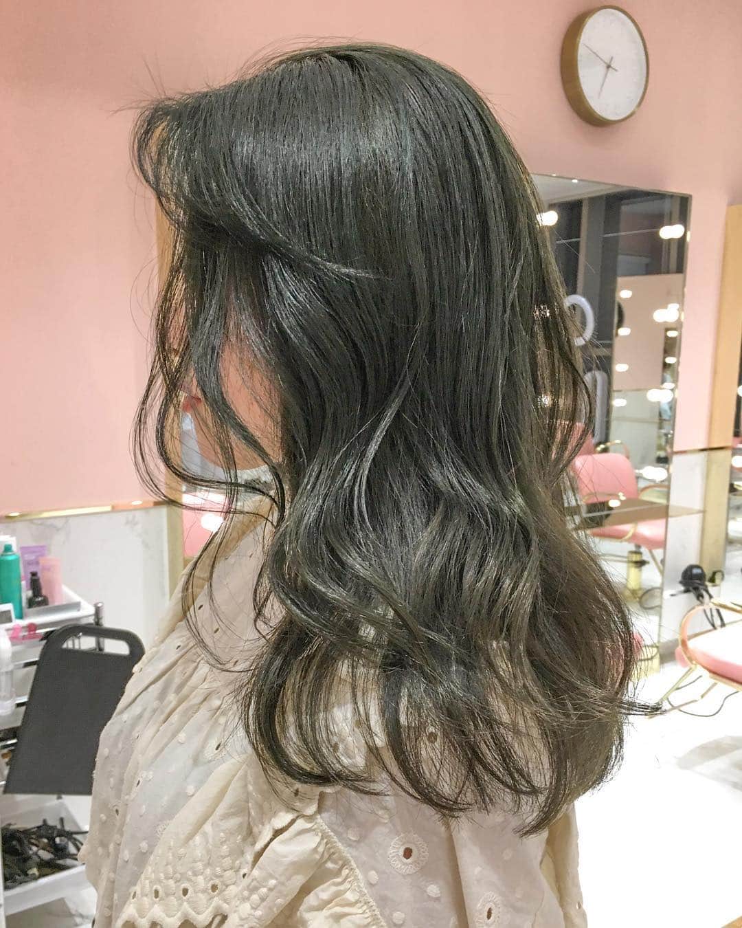 原涼香のインスタグラム：「ㅤㅤㅤㅤㅤㅤㅤㅤㅤㅤㅤㅤㅤ Olive beige 🍈💚💚 色落ち過程もかわいいです( ◠‿◠ ) ブリーチ1〜2必要です❤︎ ㅤㅤㅤㅤㅤㅤㅤㅤㅤㅤㅤㅤㅤ」