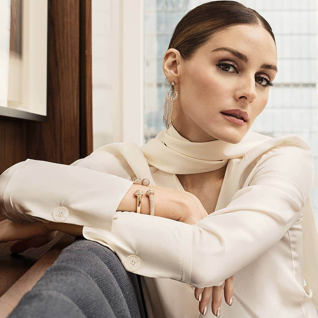 ピアジェさんのインスタグラム写真 - (ピアジェInstagram)「Capture the light with the beautiful @oliviapalermo and our dazzling #PiagetPossession rose gold, diamond and brand new white chalcedony jewellery sets. #OPxPossession #OliviaPalermo #HelloHudsonYards」4月26日 0時35分 - piaget