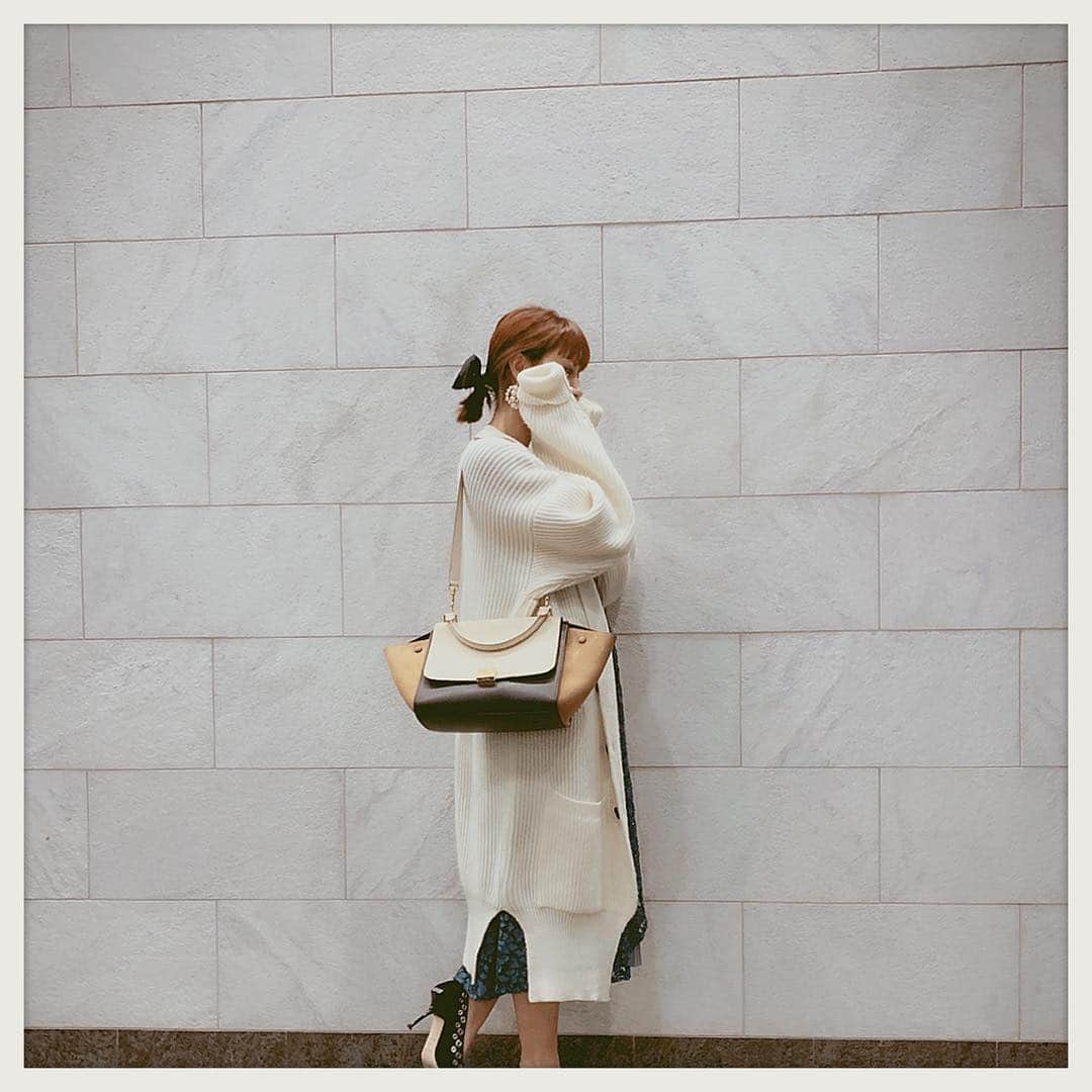 のインスタグラム：「20190.4.26 🧥 #JOURNALSTANDARDrelume 👜 #celine #トラペーズ 👠 #sergiorossi  #着飾る愉しみ」