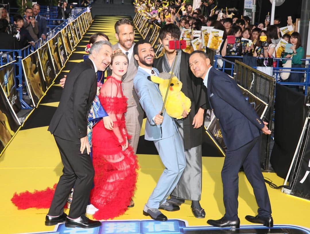 Warner Bros. Picturesさんのインスタグラム写真 - (Warner Bros. PicturesInstagram)「The cast & creators of #DetectivePikachu on the Yellow Carpet in Tokyo, Japan. ⚡️🔍」4月26日 0時48分 - wbpictures